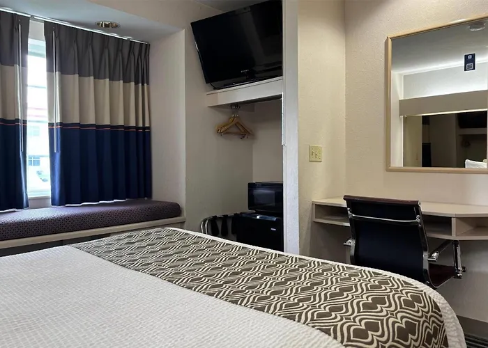 Microtel By Wyndham Champaign